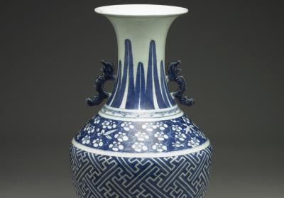图片[3]-Vase with handles and “wan” character in underglaze blue, Qing dynasty, second half of the 17th century-China Archive